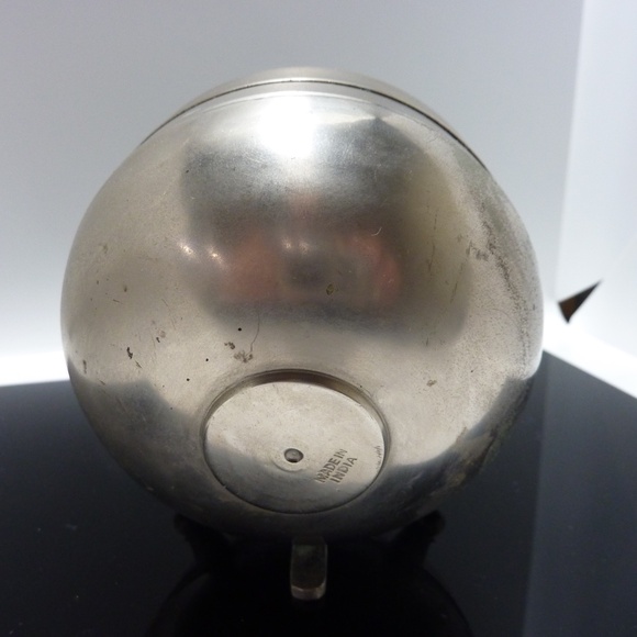 HOWARD MILLER Vintage Desk Clock Glass Magnifying Lens Dome Paper Weight Clock - Picture 4 of 11